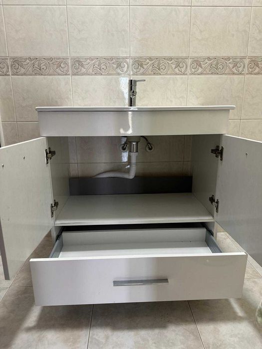 Móvel de casa de banho branco com lavatório – 80 cm – excelente estado