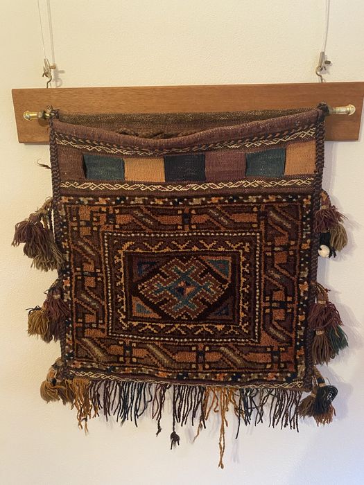 Bolsa de sela persa de fabrico manual e estrutura fixação