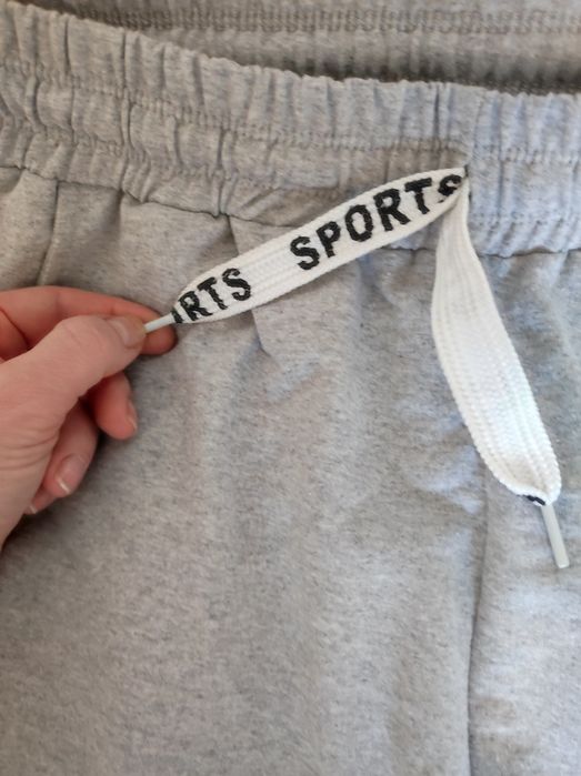 Спортивные трикотажные штаны женский . Новые.