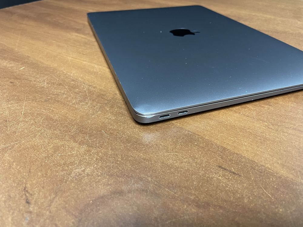 MacBook Air 13.3" A1932 рабочий, без блокировок