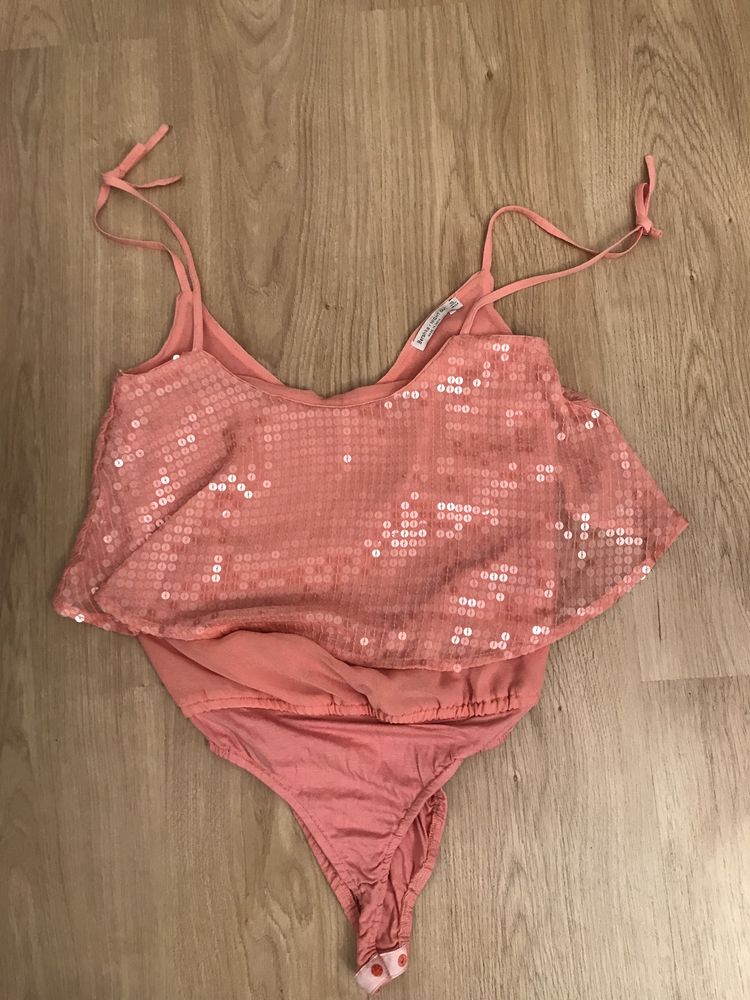 Body bershka tam XS