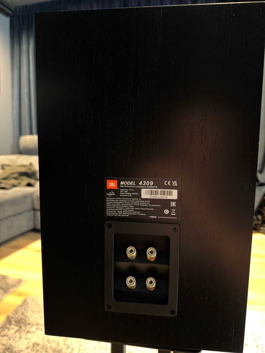 Акустична система JBL 4309