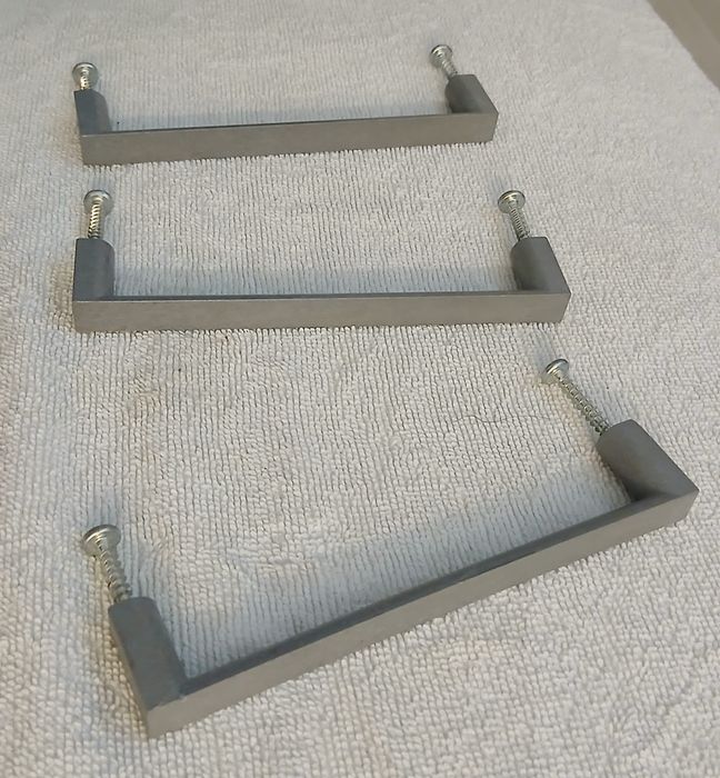 3 Puxadores em Plastico   para Moveis
