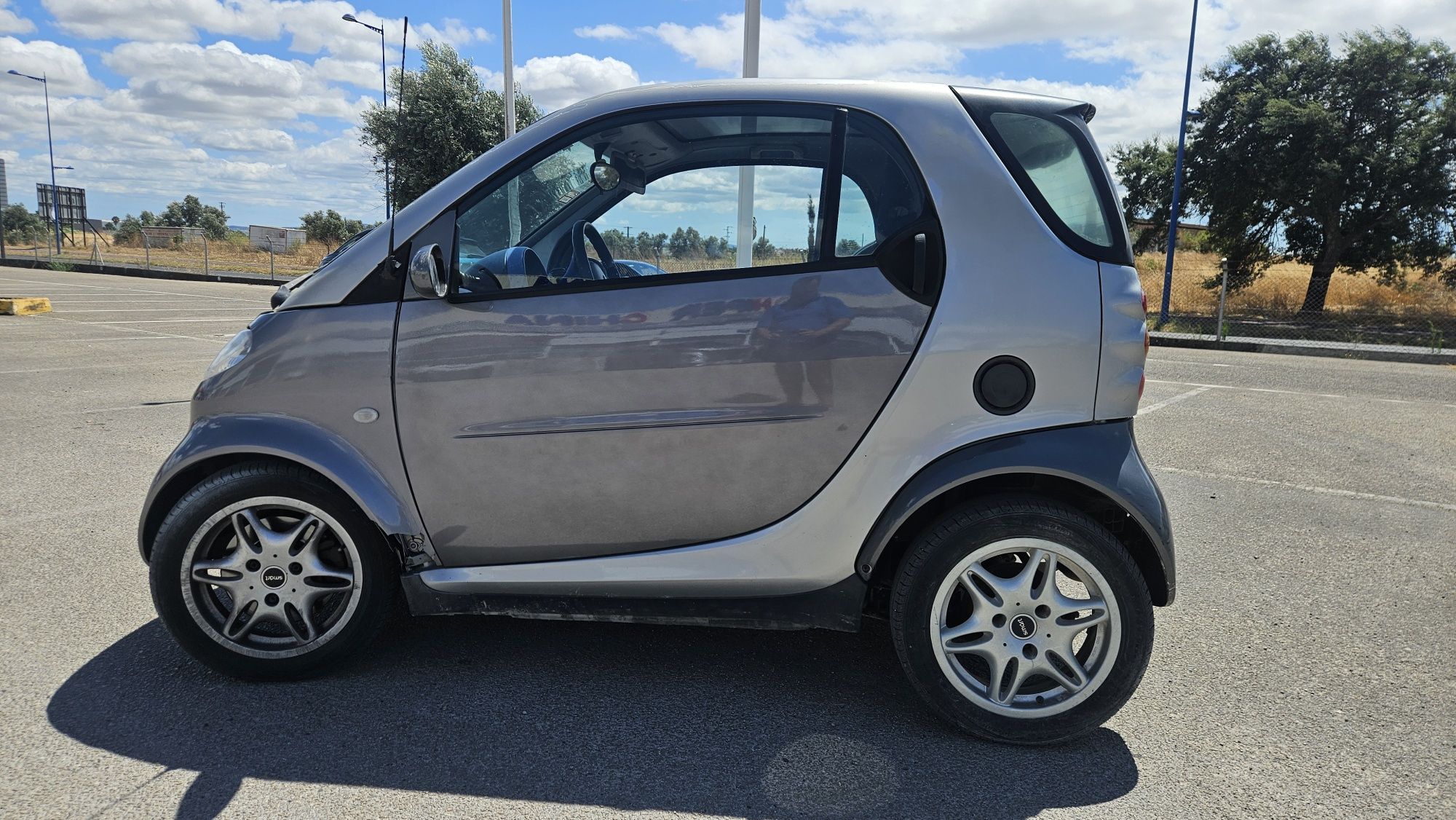 Smart Fortwo 2000 | Teto Panorâmico | Económico e Prático!