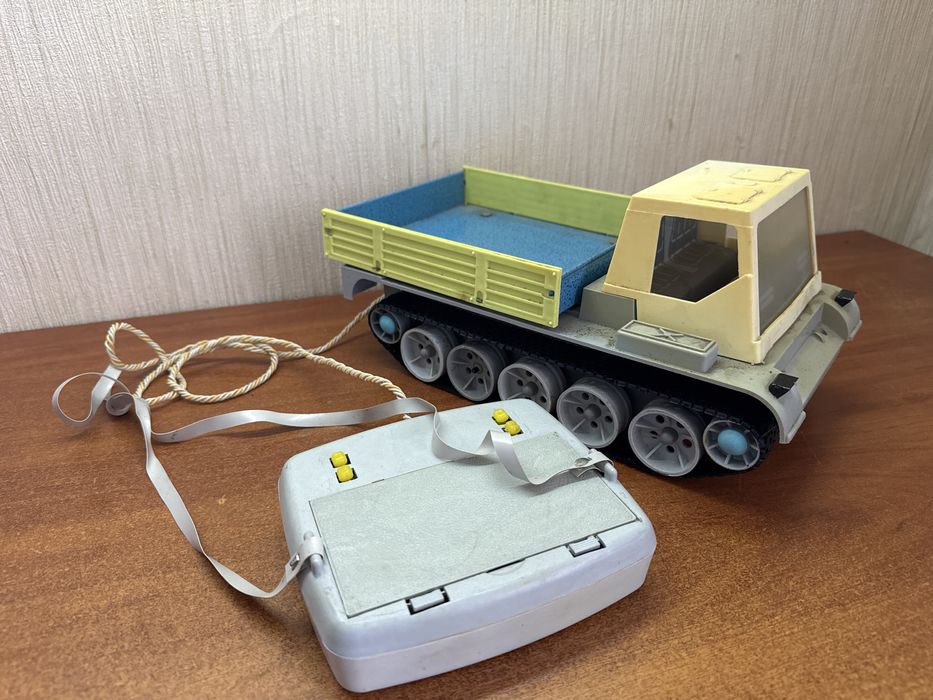 Продам электромеханическую игрушку Вездеход ссср