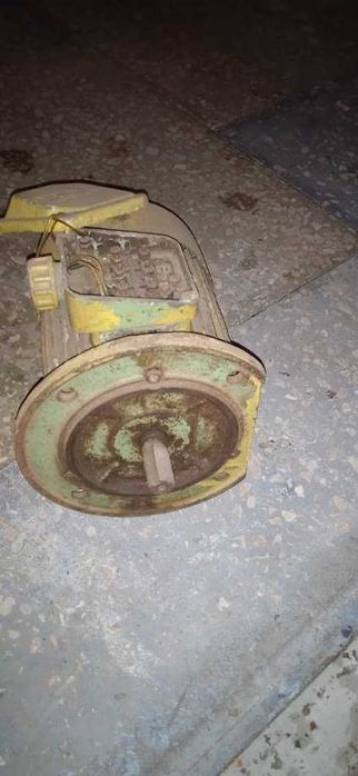 електромотор трьох фазний