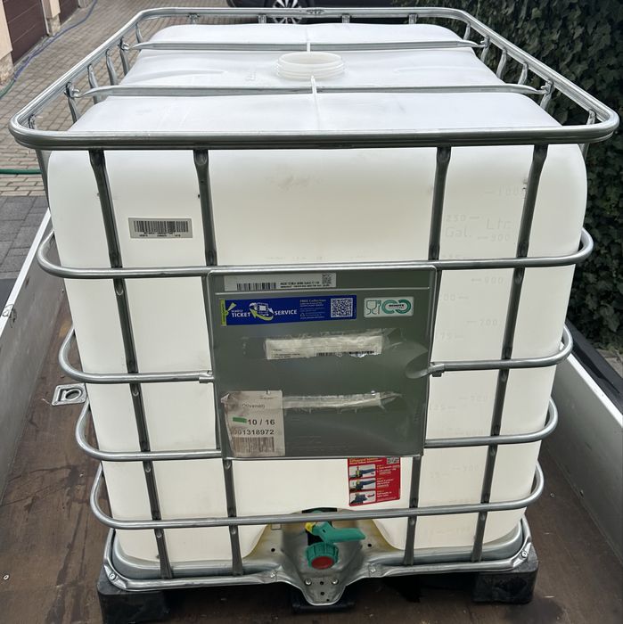Paleto kosz  typu mauzer plastikowa paleta . 100x 110 cm .