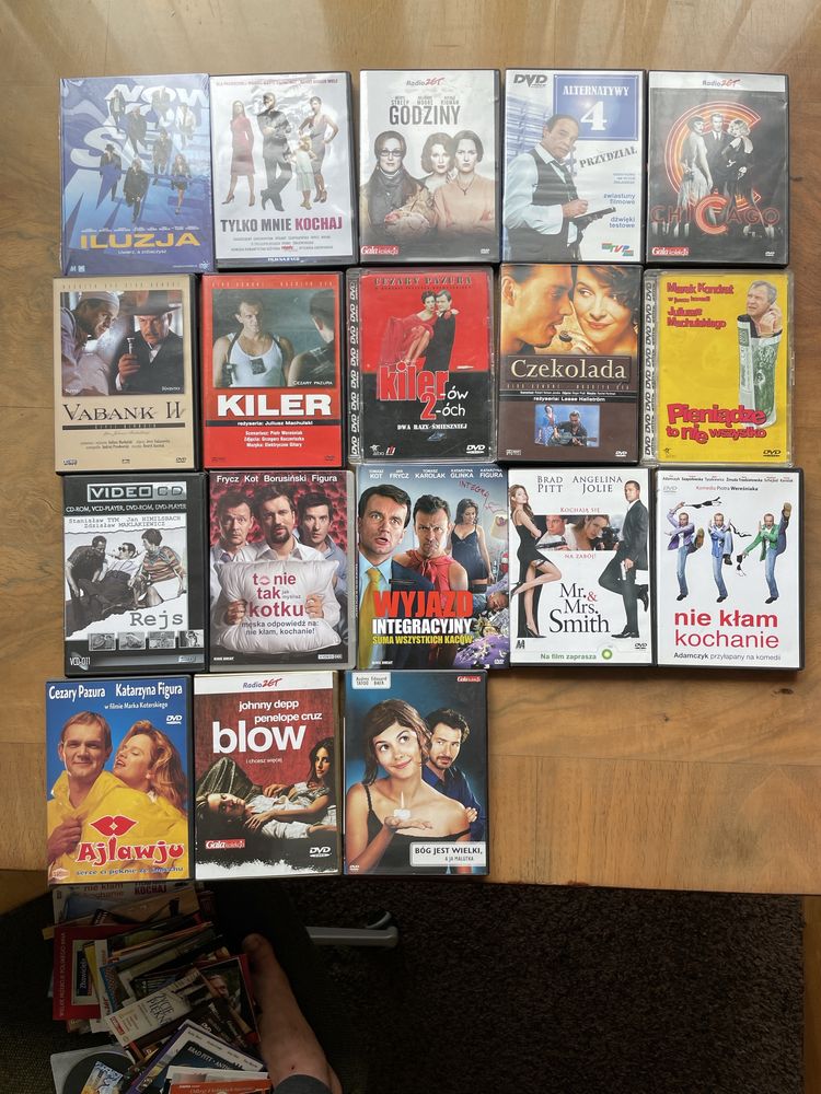 zestaw 18 filmów DVD – popularne tytuły polskie i zagraniczne