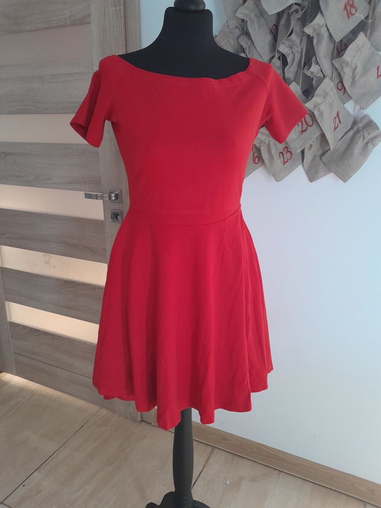 Czerwona sukienka hiszpanka tyl lekko dłuższy M 38 krótki rękaw