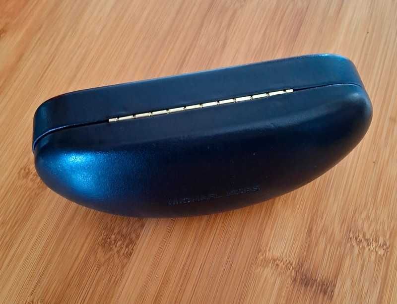 Michael Kors sztywne etui na okulary czarne