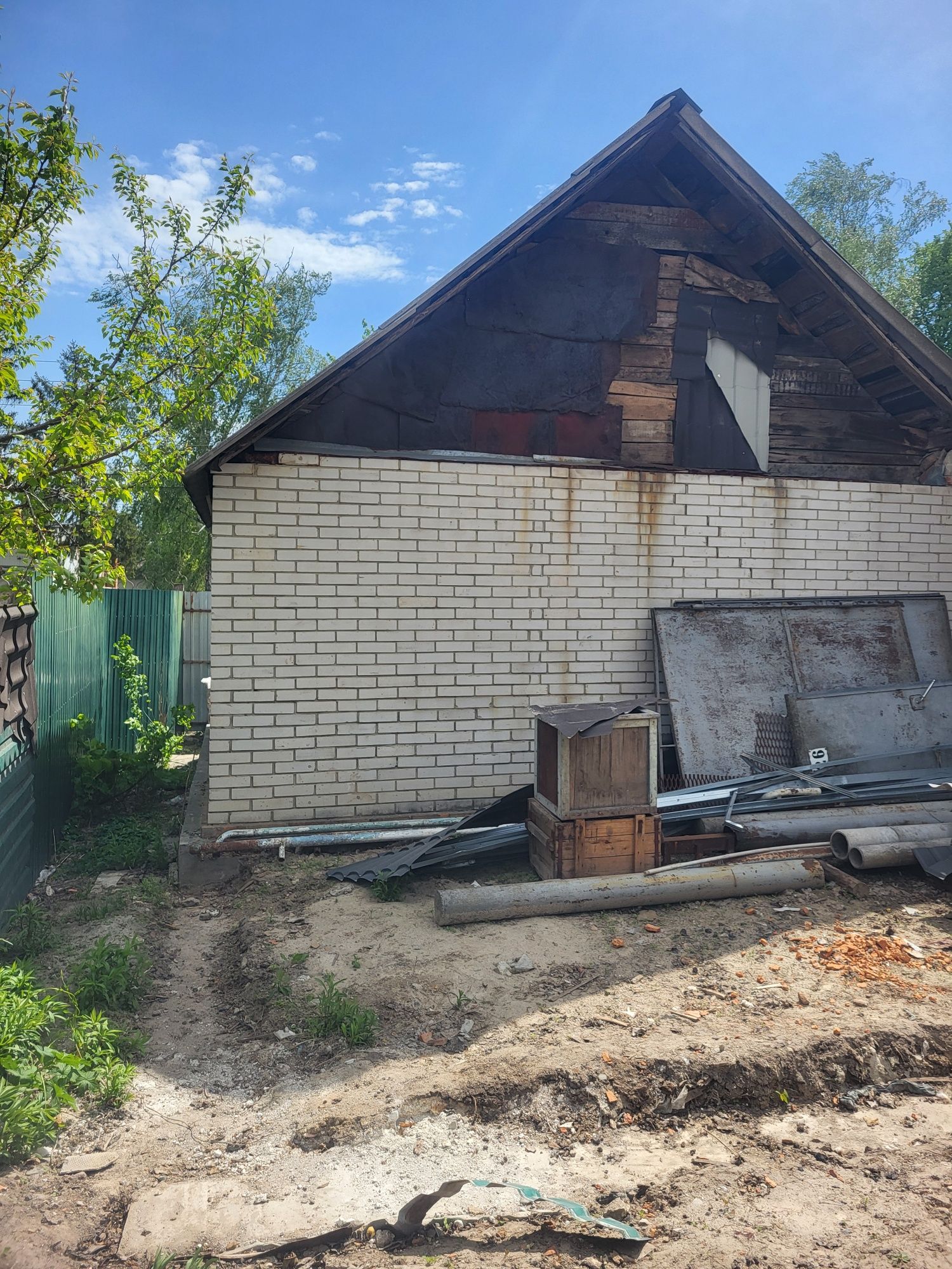 Продаж будинку на Басах