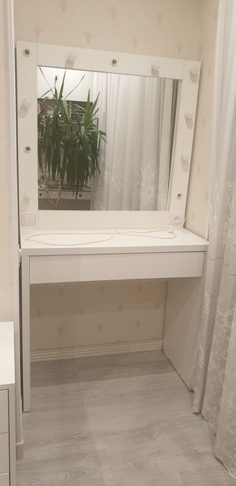 Продам візажний стіл +тумба +крісло