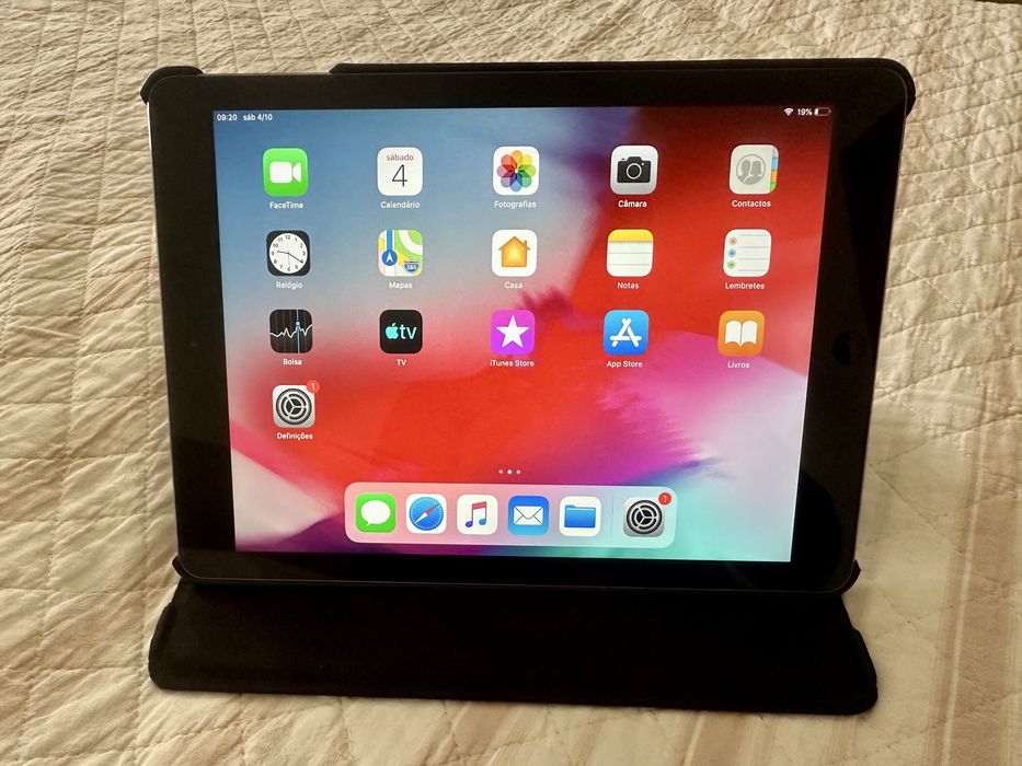 Apple iPad Air 16GB Wi-Fi (Cinzento Sideral) - 1ª Gen