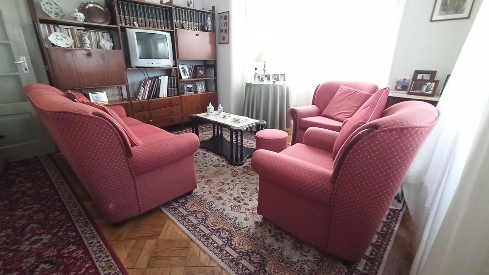 Sofá 3 pessoas mais 2 poltronas