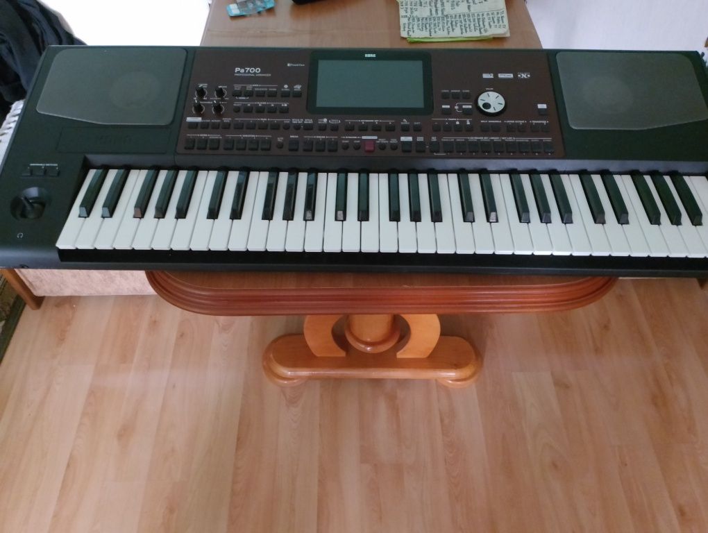 Syntezator Korg Pa 700