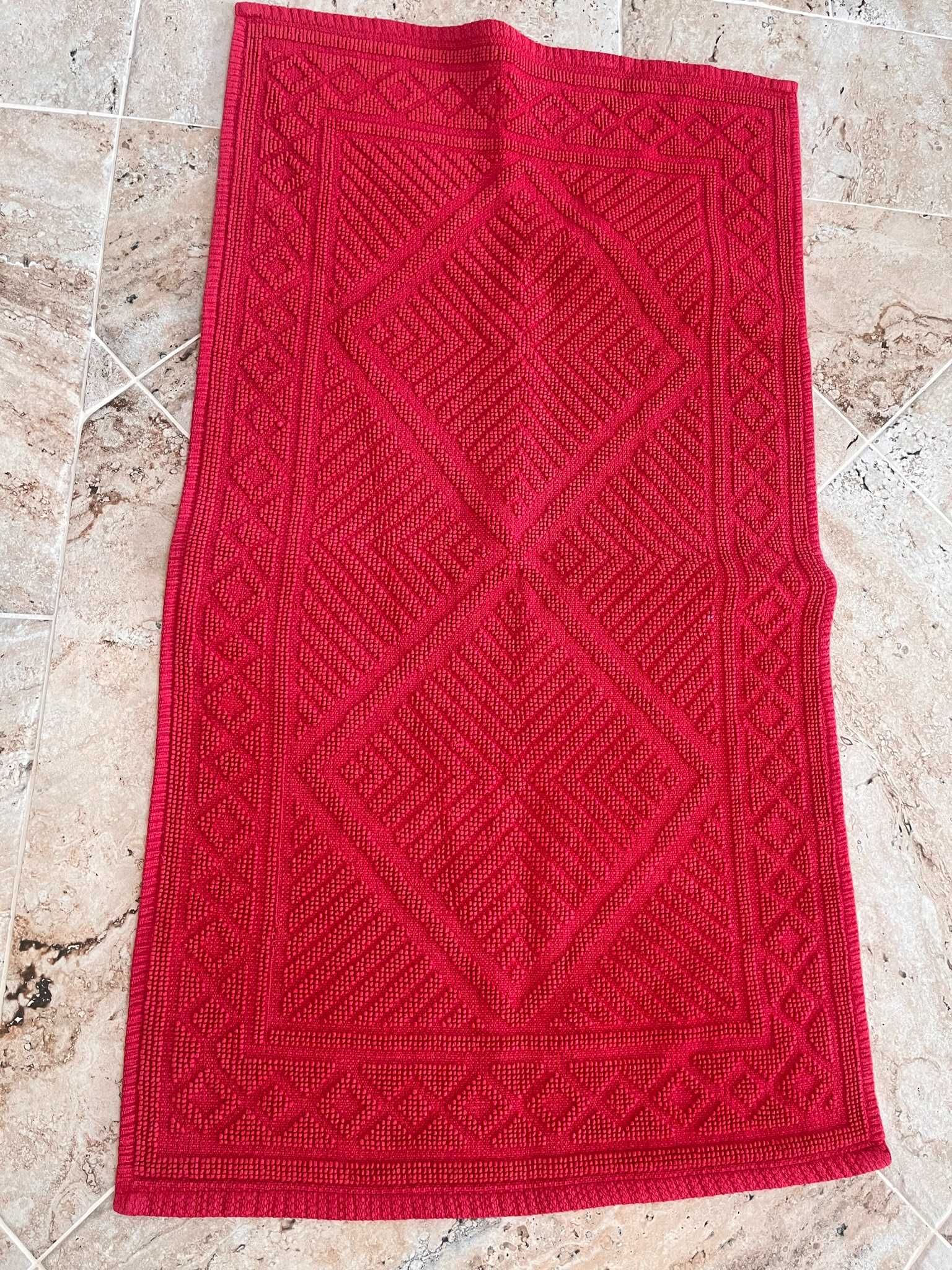 Dywan ręcznikowy łazienkowy - kolor malinowy czerwony