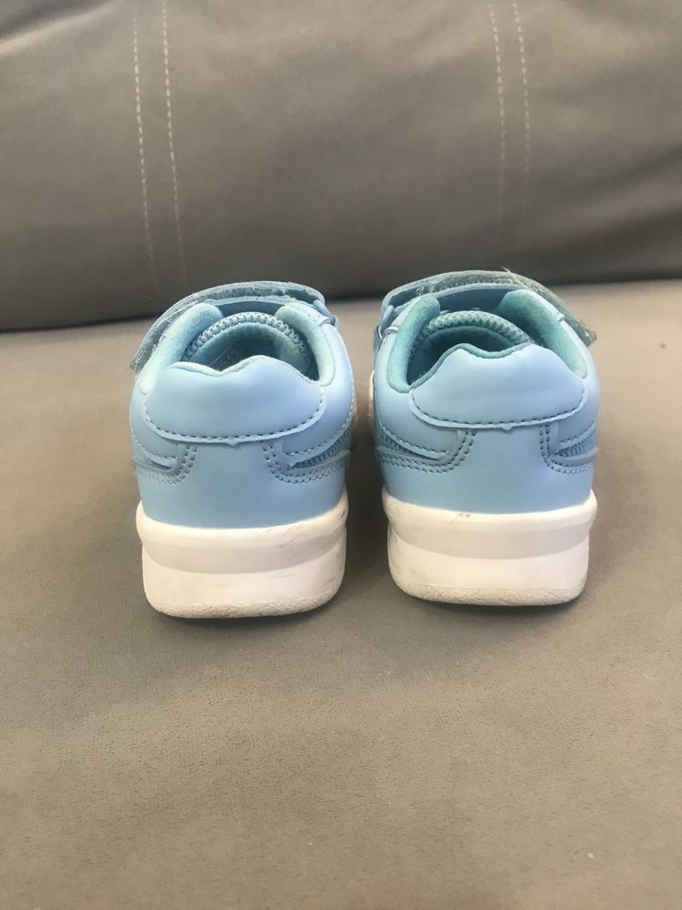 Кросівки дитячі блакитні 22-23 розміру Reserved