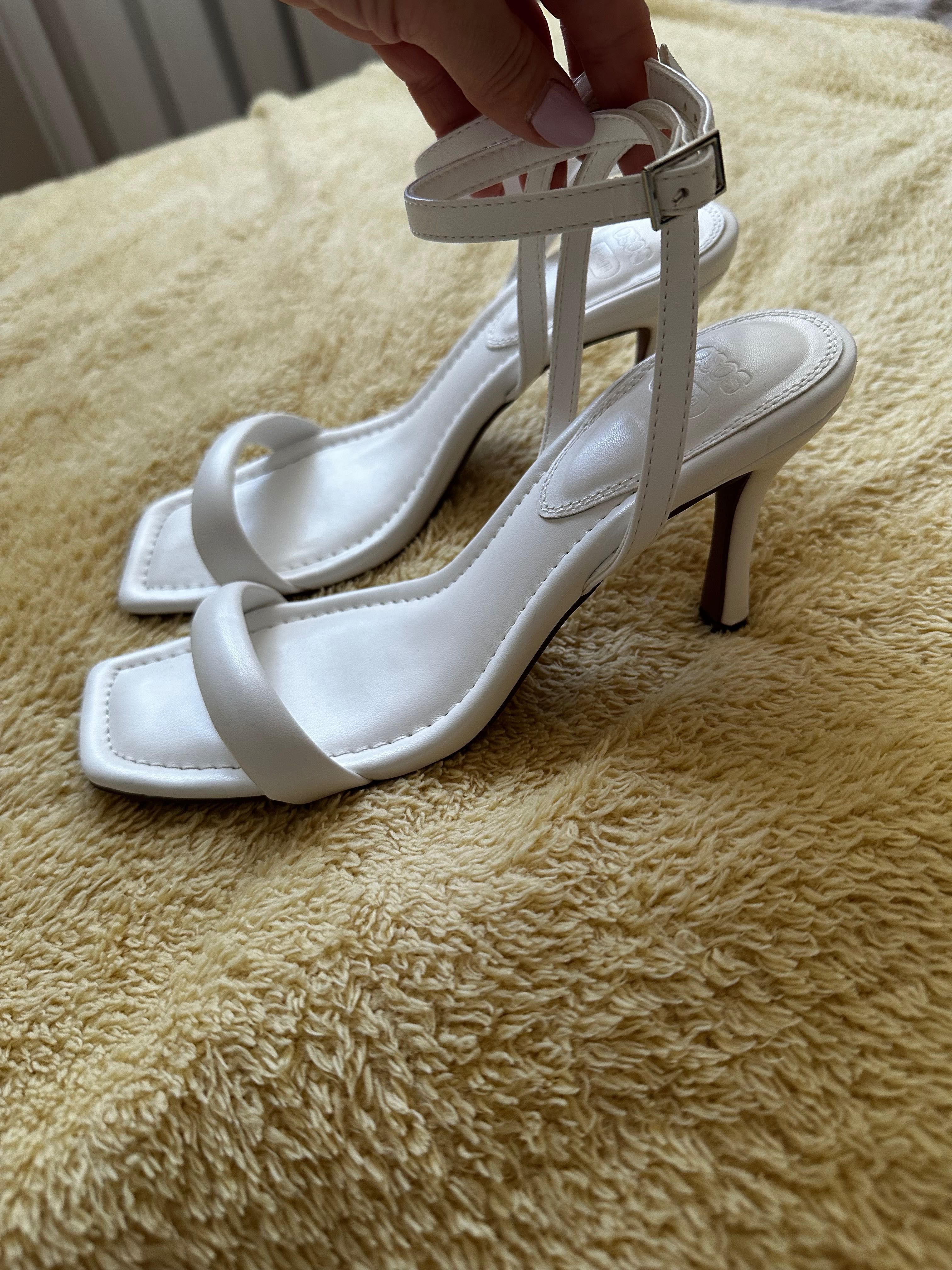Buty/ sandałki/ szpilki 38 białe