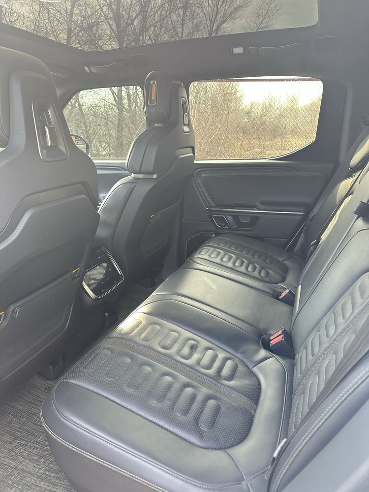 RIVIAN R1T Adventure