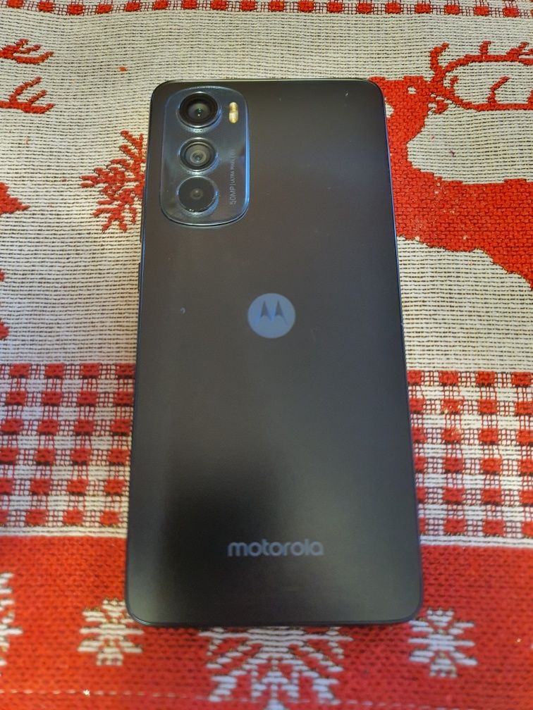 Motorola EDGE 30 5g lepsza niż fusion i neo