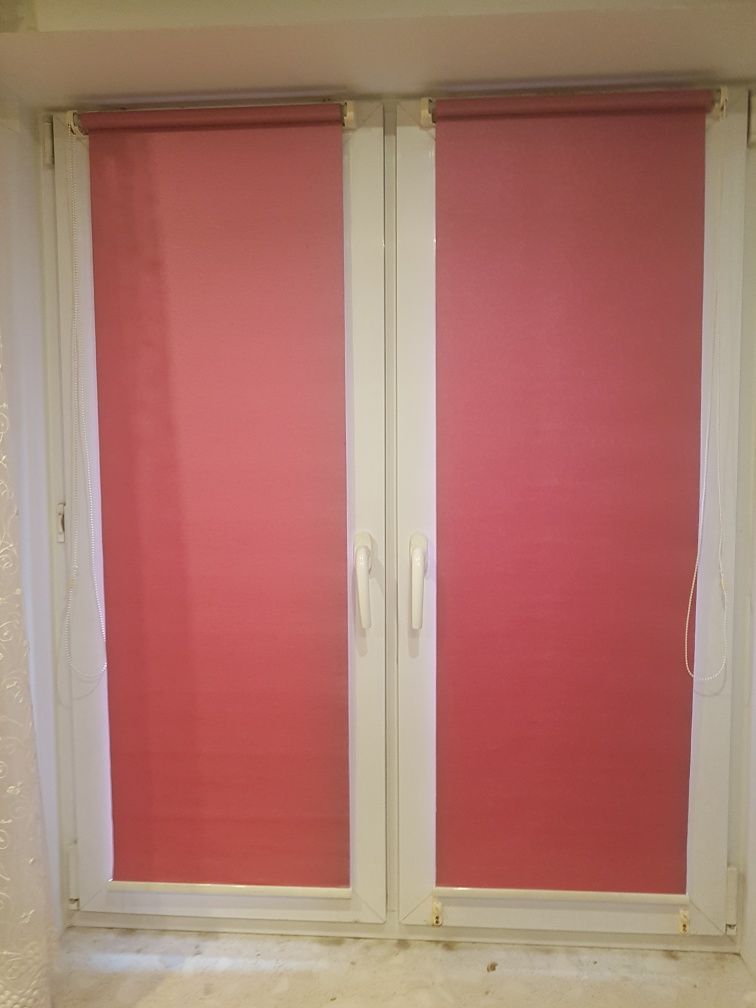 Rolety wewnętrzne ciemny róż z połyskiem