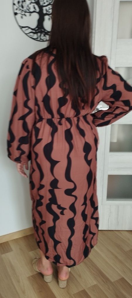Elegancka brązowa sukienka midi L/40