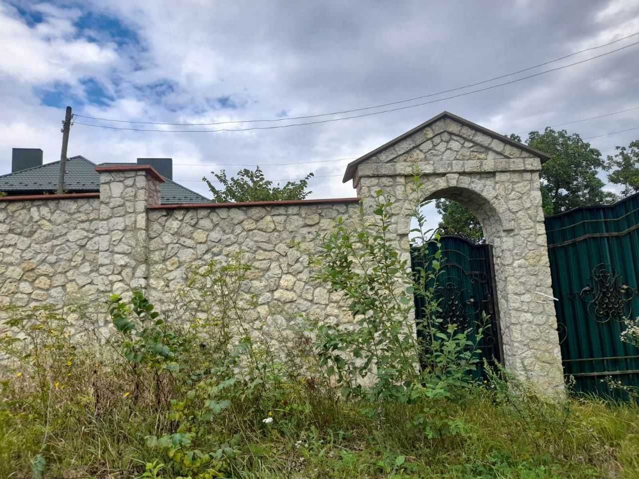 Продається затишний маєток у серці природи