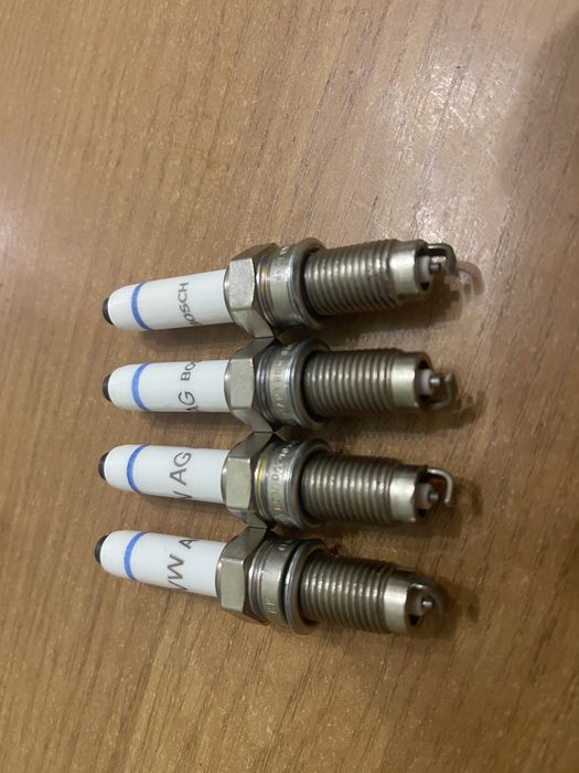 Новые без упаковки Оригинальные свечи зажигания Bosch 04C905616D R1 JJ