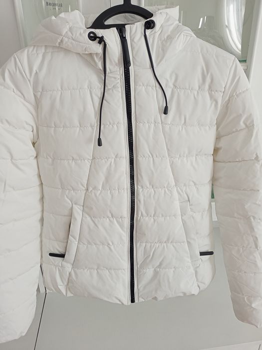 Biała kurtka zimowa