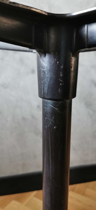 Noga do stolika Vitra