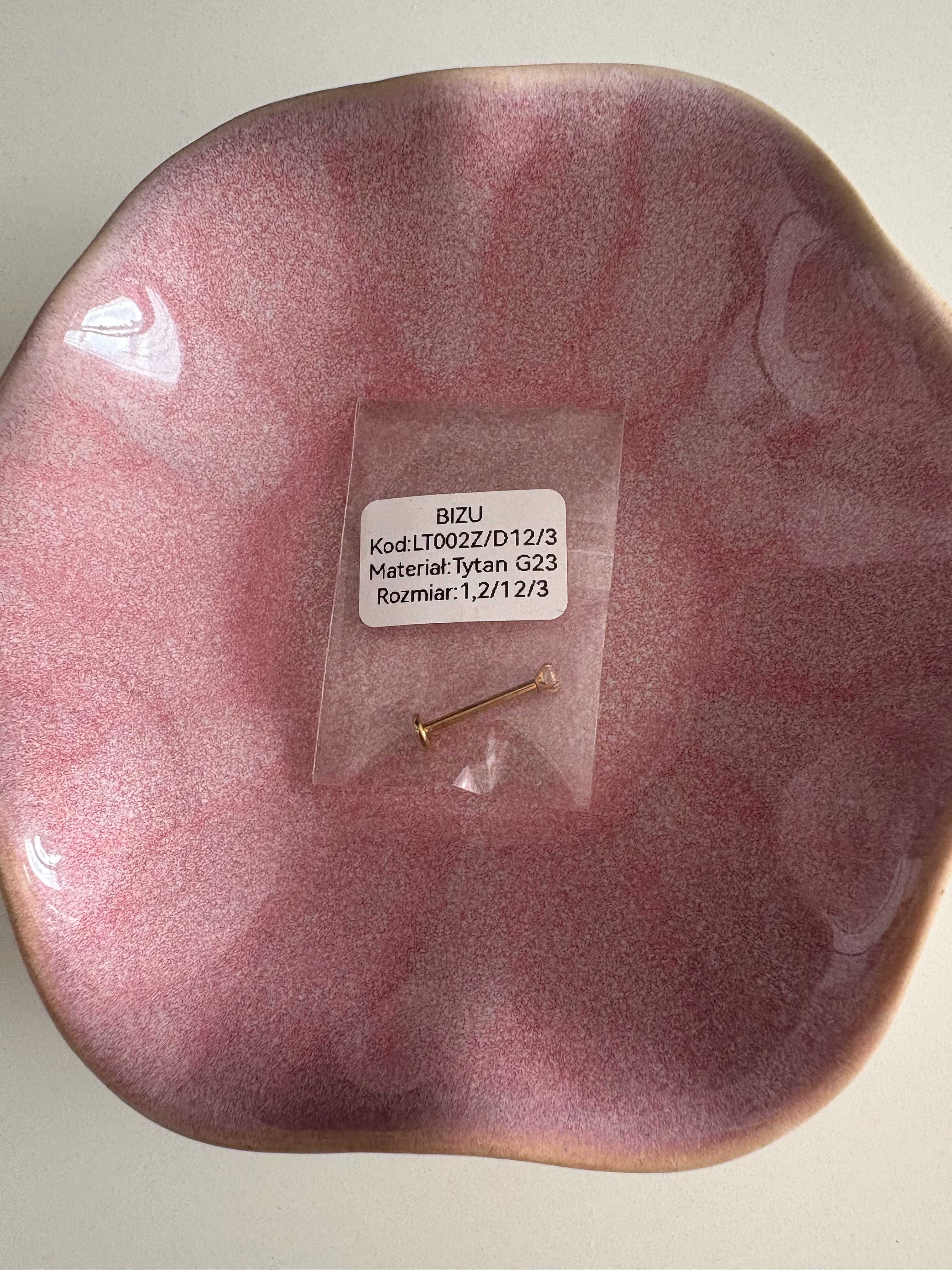 Tytanowy kolczyk labret z kryształkiem