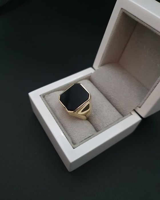 Okazały Złoty Sygnet zdobiony Onyksem