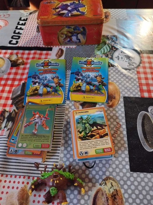 Invizimals karty, figurka oraz pudełko