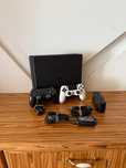 [PS4] Konsola SONY PlayStation 4 Slim + 2 Pady + Stacja ładująca SONY
