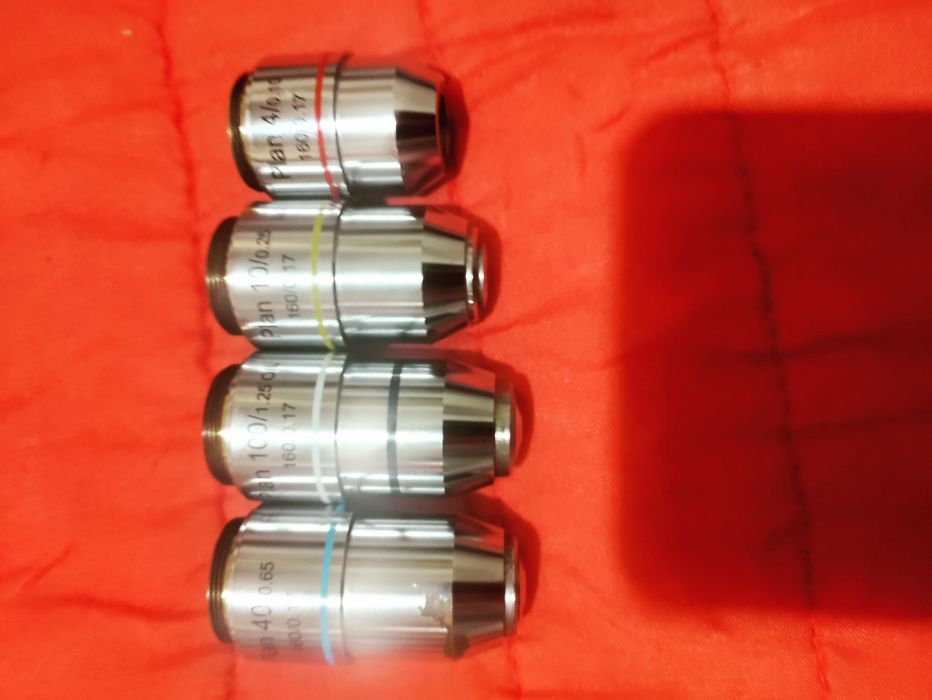 Microscópio profissional