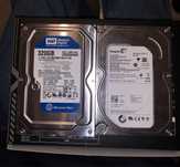 2x HDD, 1x Western Digital 320GB e 1x Barracuda 250GB