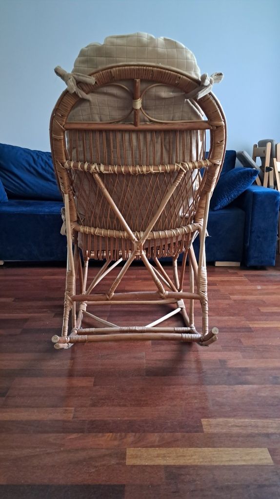 Wygodny fotel bujany