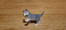 Schleich pies husky bawiący się figurka model wycofany z 2007 r.