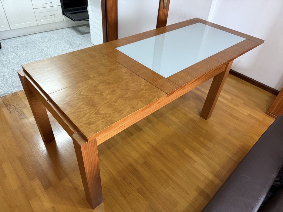 Mesa de jantar extensível com tampo de vidro