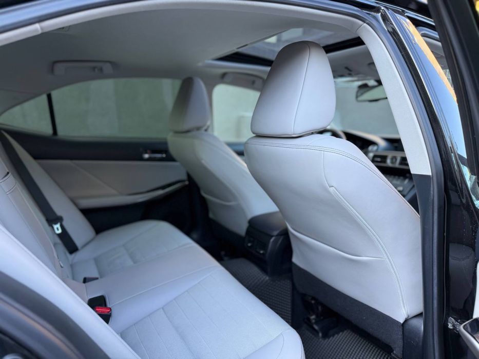 Lexus IS 300h 2016