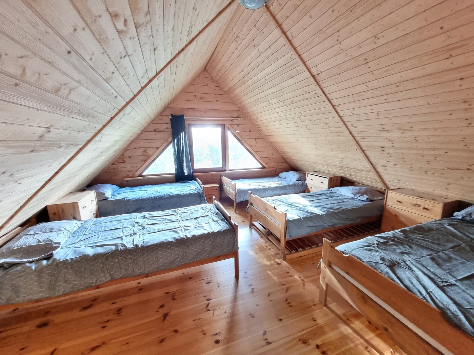 Domek nad jeziorem  na Mazurach Caloroczny Kominek linia brzegowa