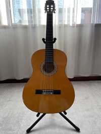 Guitarra acústica nova