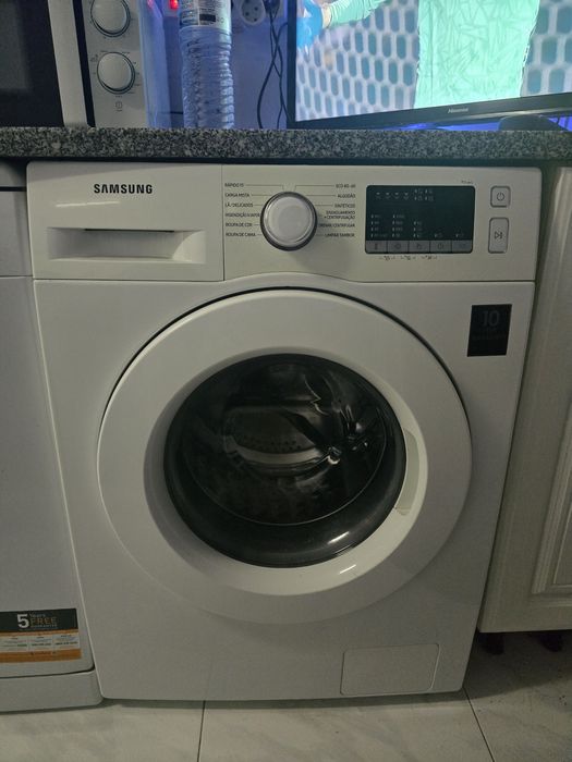 Maquina de lavar roupa com 3 anos