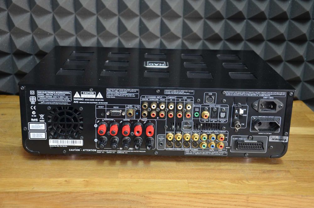 Amplituner NAD VISO FIVE 5.1 + pilot