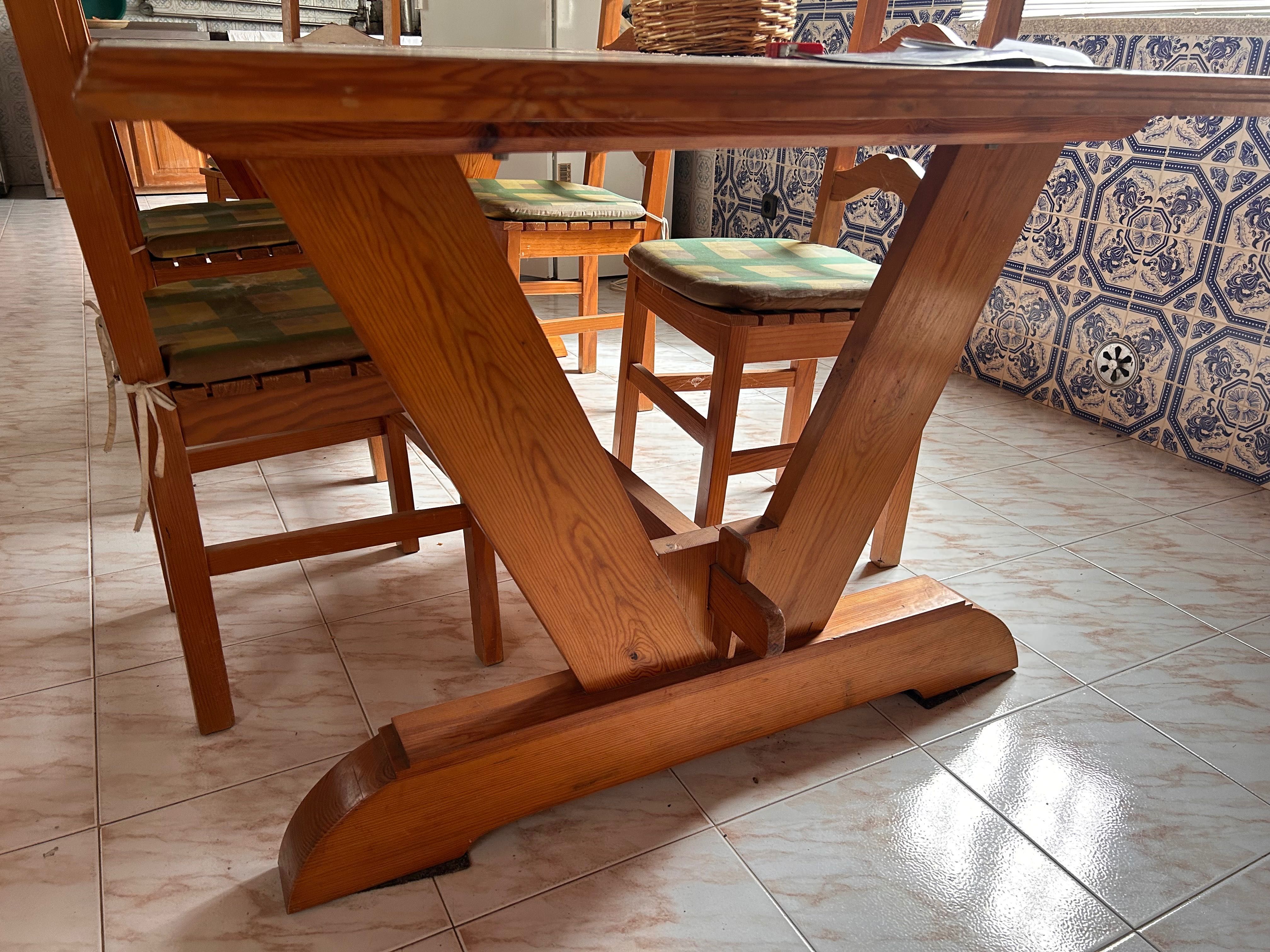 Mesa de jantar com 6 cadeiras