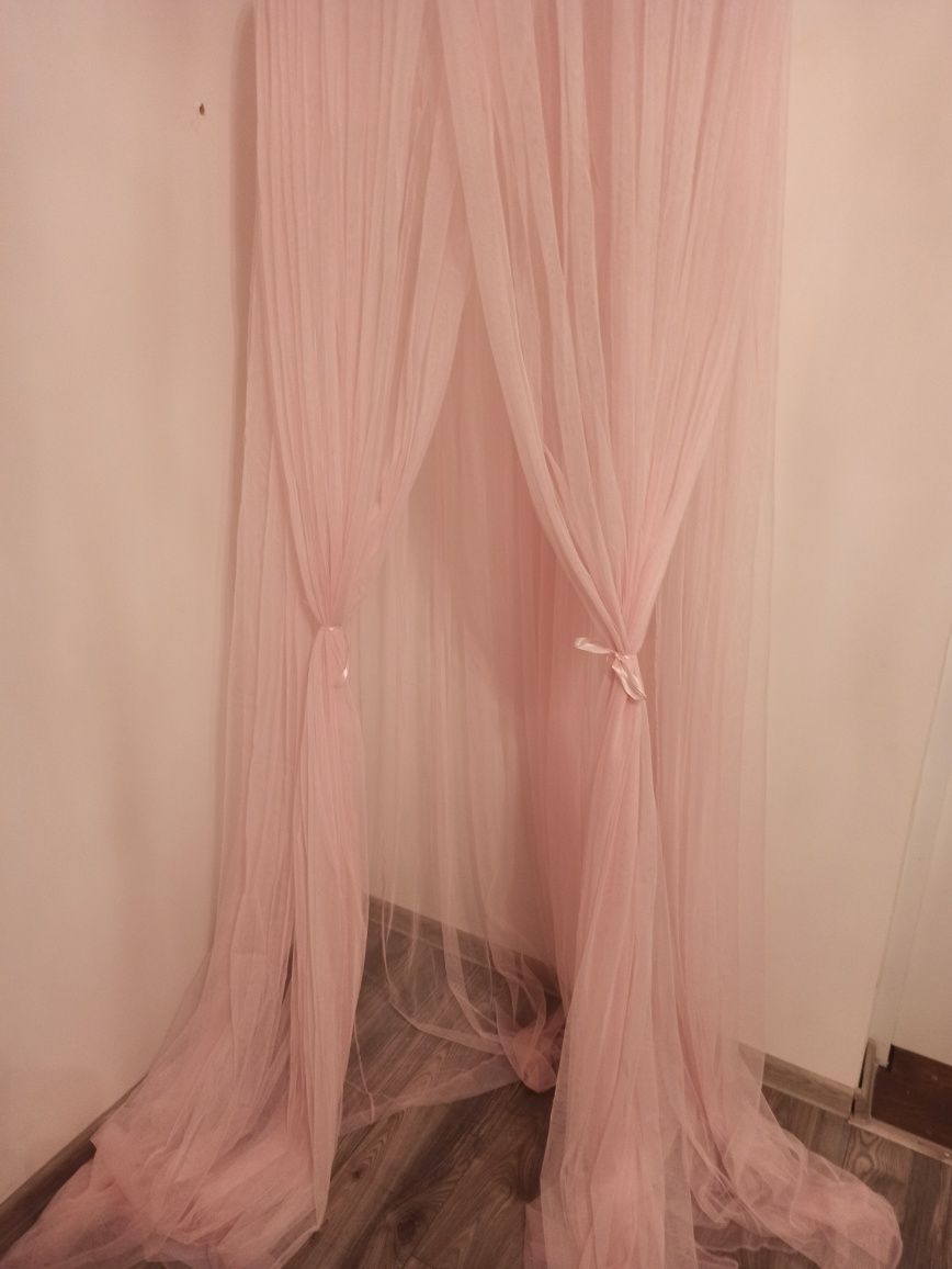 Baldahim nad łóżeczko dla dziewczynki kolor różowy