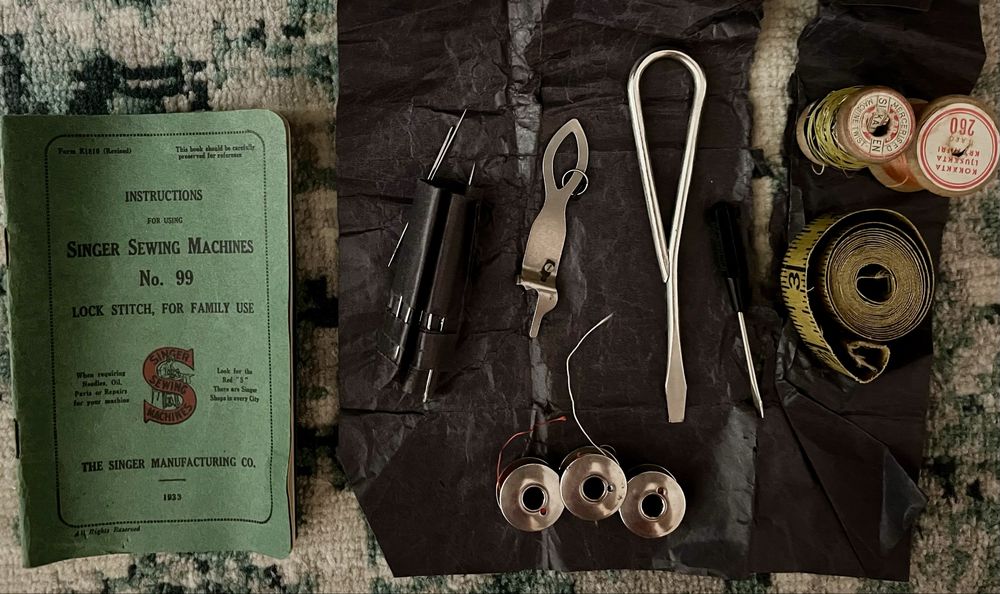 Singer No. 99 – Máquina de Costura Vintage (1933)