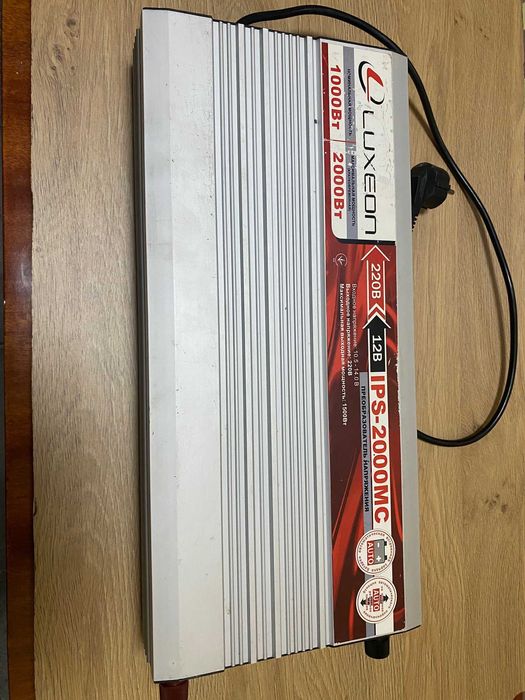 Інвертор з зарядкою ДБЖ 2000W 12\220 Luxeon IPS-2000MC