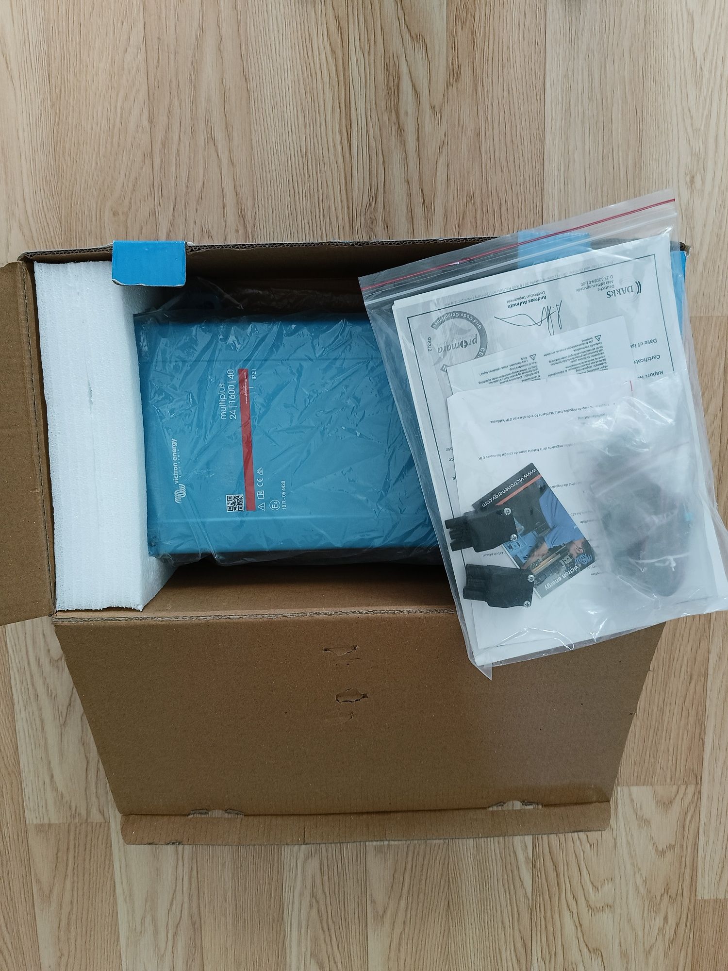 Multiplus Victron 24/1600/40 inwenter z ładowarką + Gratis