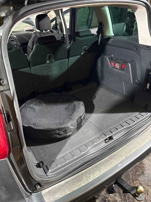 Peugeot 5008 • 2010 рік • 6 500 $